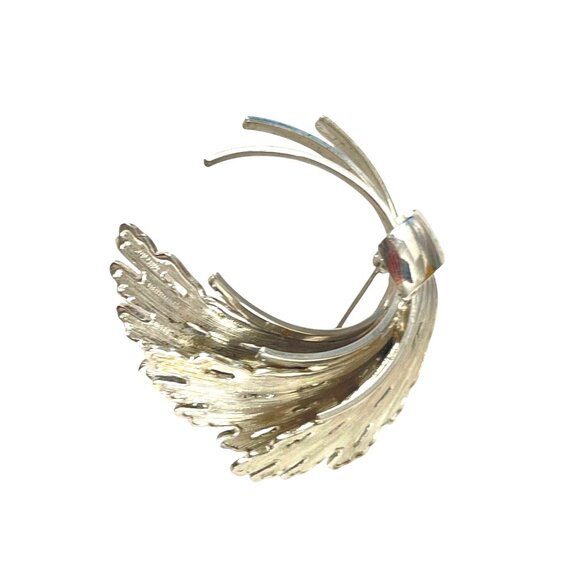 Vintage Silver-Tone Feather Brooch Pin With Detailed Textured Design - Picture 6 of 7